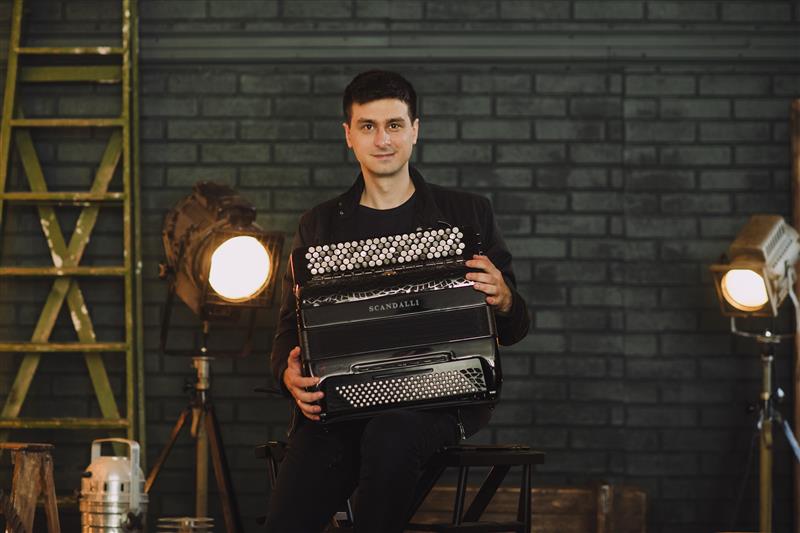 Avastamisväärne klassikalise muusika instrument akordion