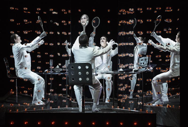 Superstaarid, minevikuvarjud, tulevikusähvatused