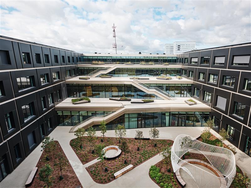 Muusikutele paradiis, linnaruumile tühjad pihud