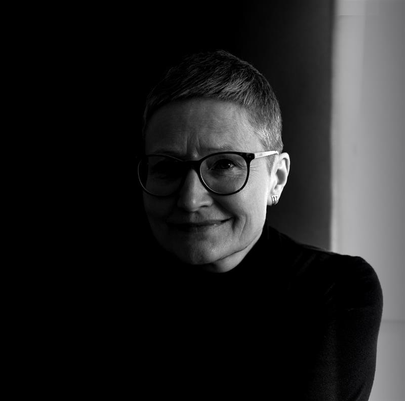 Pealelend  – Anne Rudanovski,  Pallase kunstikõrgkooli skulptuuri­osakonna juhataja