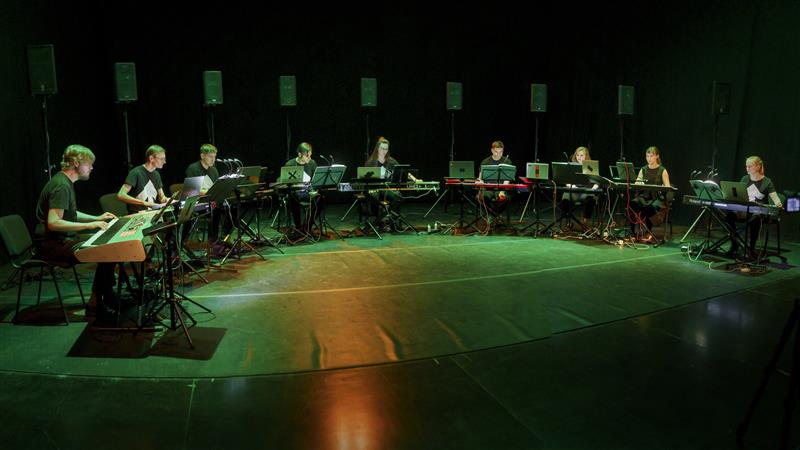 Süntesaatorite analüüs jätkub