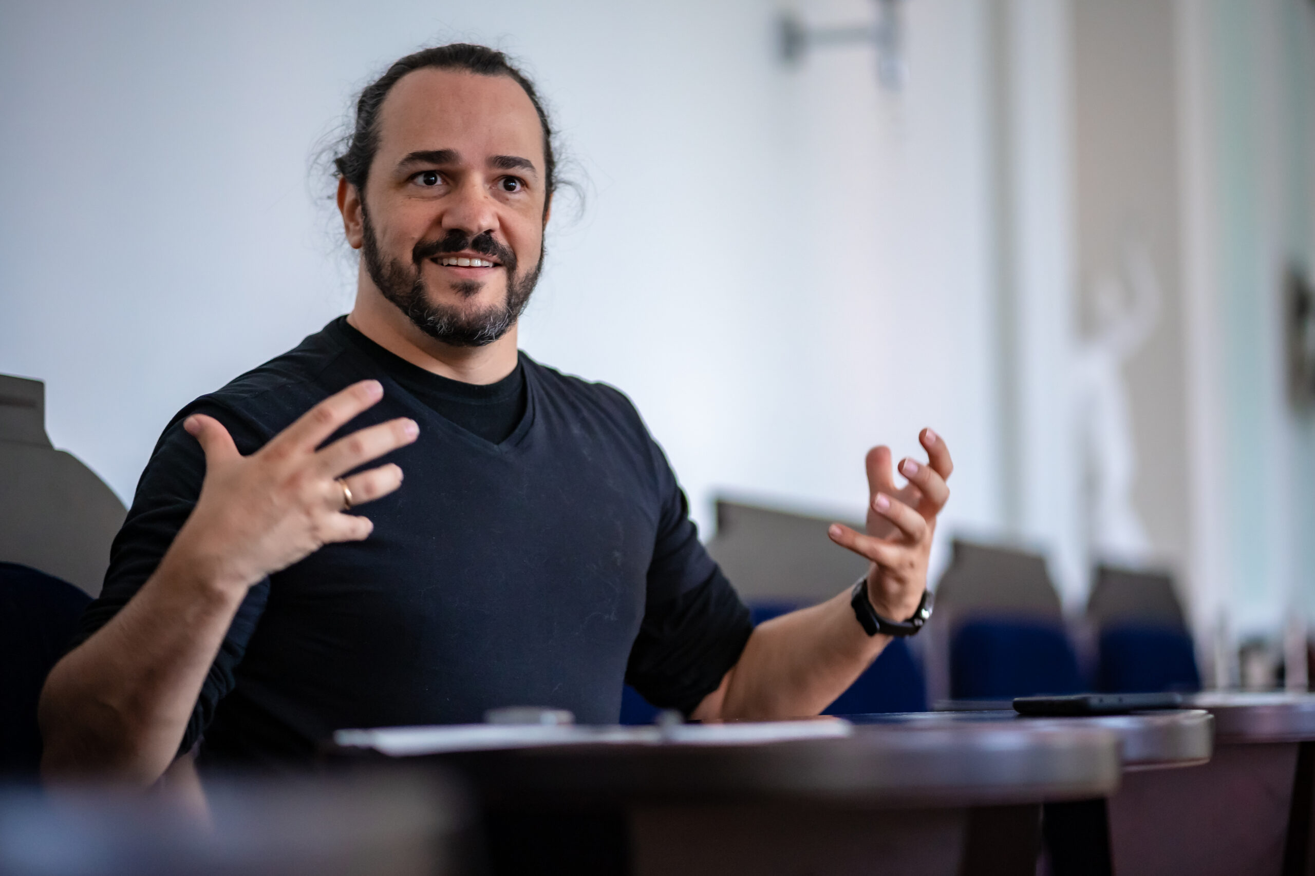 Kuuma päikese alt külmale ooperisõbralikule maale