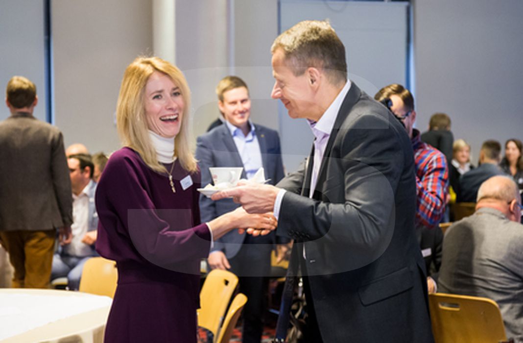 Teejuht neoliberalismijärgsesse poliitikasse: suveräänsus, kaitstus ja kontroll