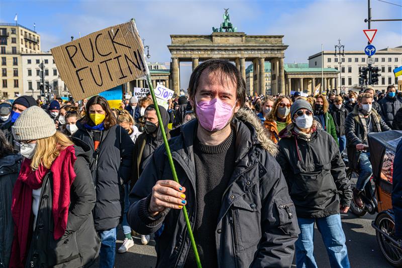 M&otilde;lgutusi s&otilde;jaaja ajakirjanduskeelest