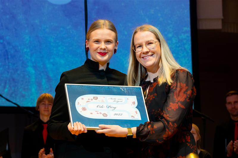 Murepisar silmas, kuid naeratus suul