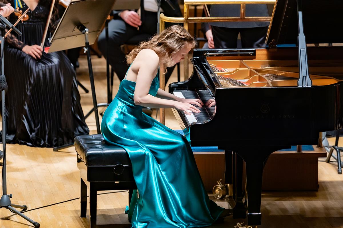 Kirevad k&otilde;lav&auml;rvid ja orkestraalne klaver