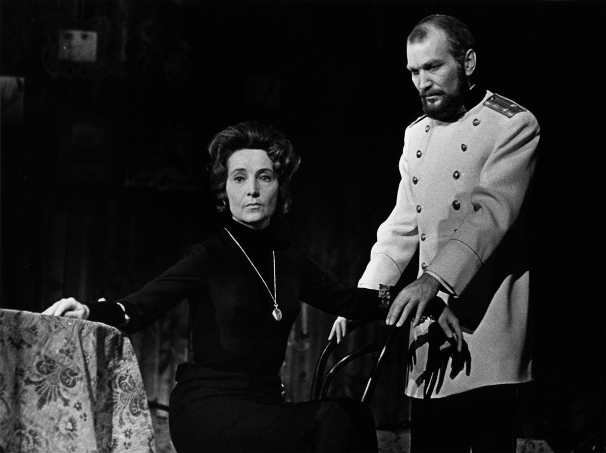 Ps&uuml;hholoogiline teater &ndash; eikusagil v&otilde;i k&otilde;ikjal?