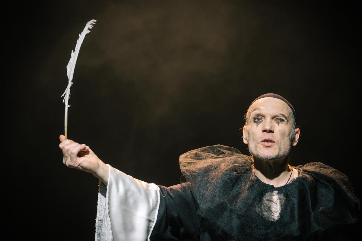 Põranda alt, impressionistlikult