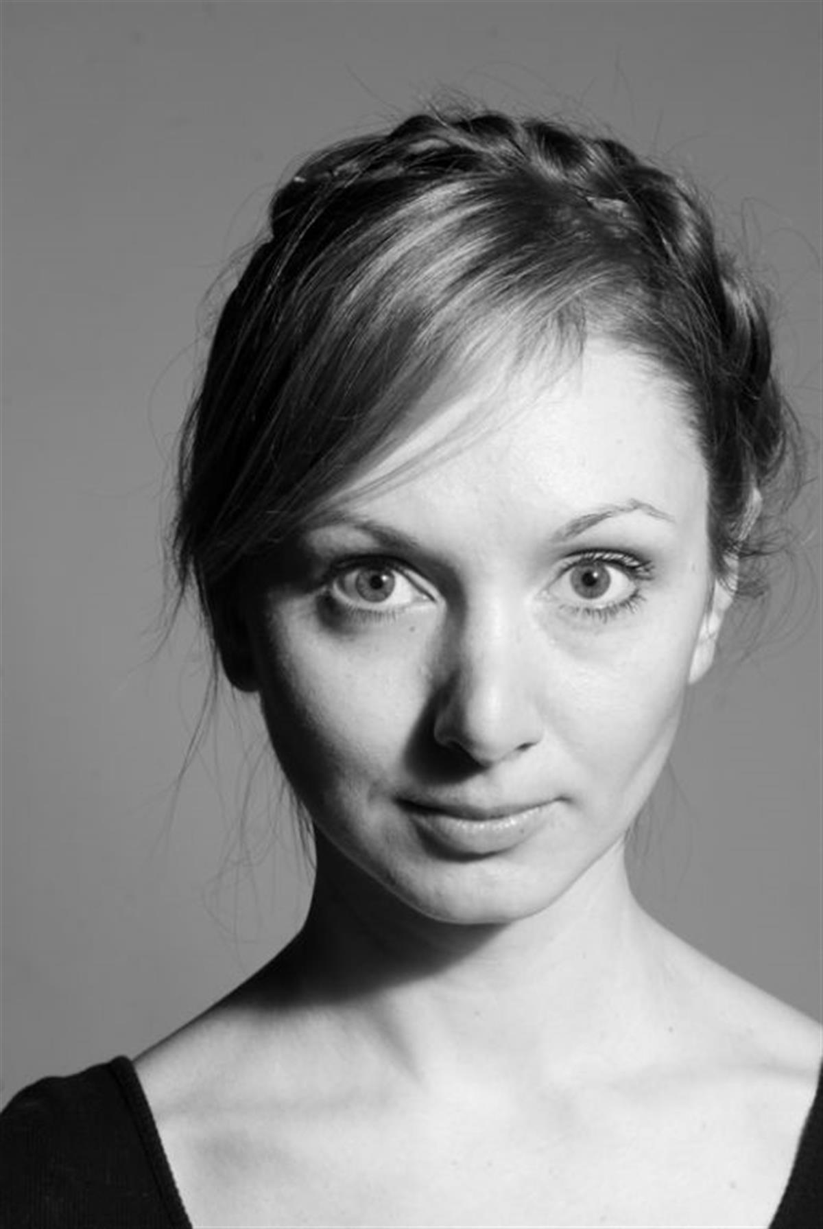 Pealelend: Oksana Tralla, Tallinna Ülikooli Balti filmi, meedia ja kunstide instituudi koreograafia õppekavade kuraator