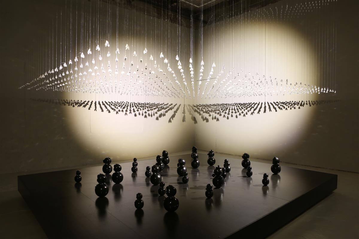 Peeglikildudest &auml;rap&ouml;&ouml;ratud pilguheit