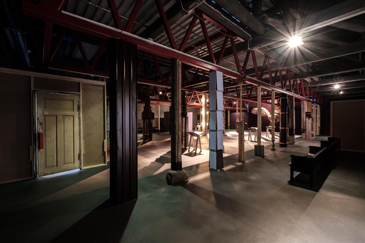 Pikksilmaga tulevikku (ja minevikku) vaatamise näitus