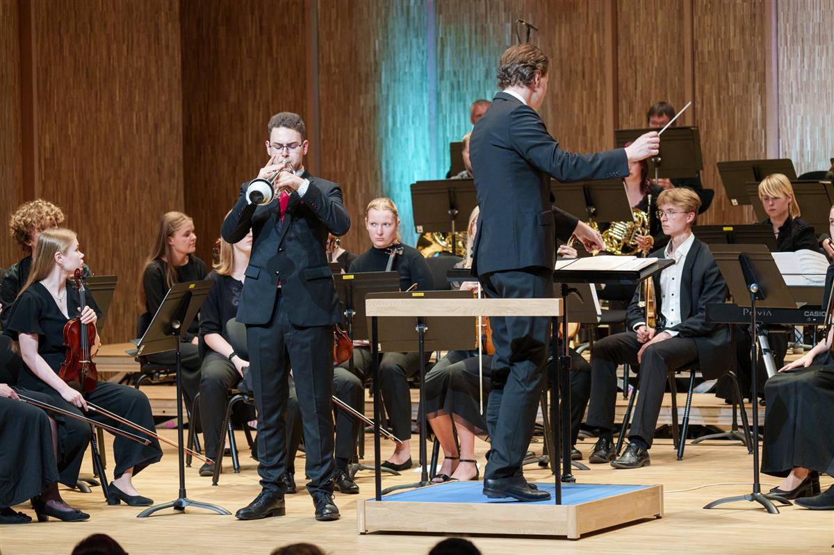 Esimese lennu tiibade h&auml;&auml;l