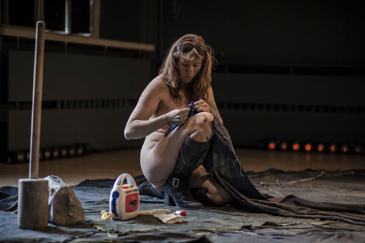 Kas teatri esindusn&auml;gu v&otilde;i juhuslikkuse paraad?