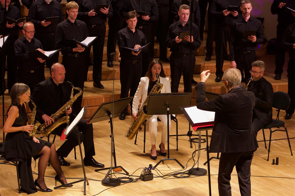 Helimaastikke m&ouml;&ouml;da l&auml;bi aja ja ruumi