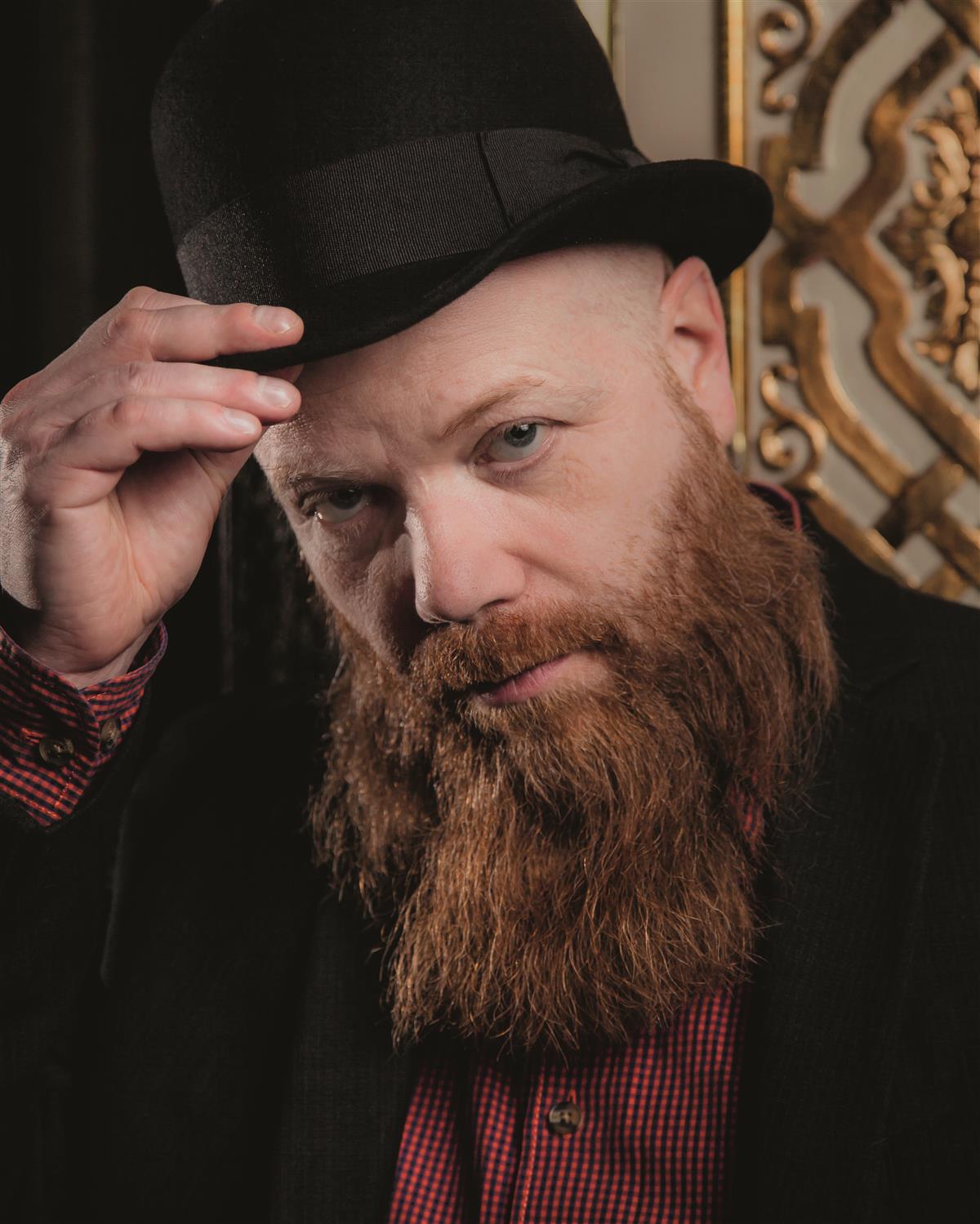 Vana kooli põnevik müstika, armastuse ja mõrvadega