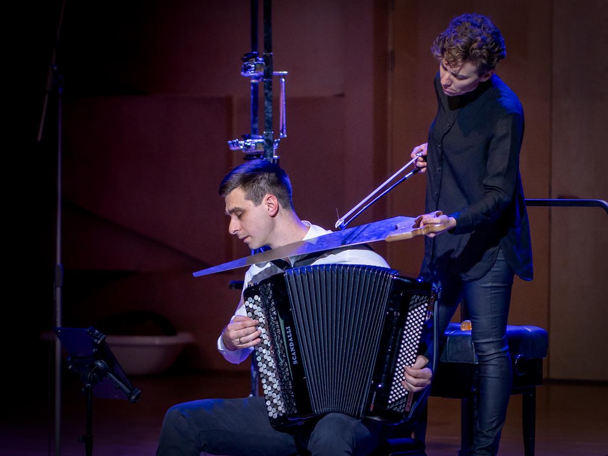 Ebatavaline festival