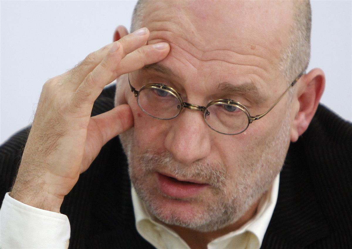 Peetri aeg l&auml;bi roosade prillide