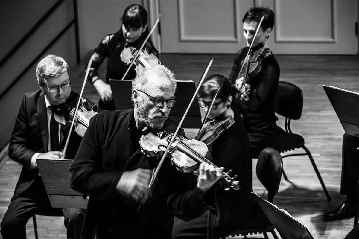 Keelpillid kuulamise keskmes