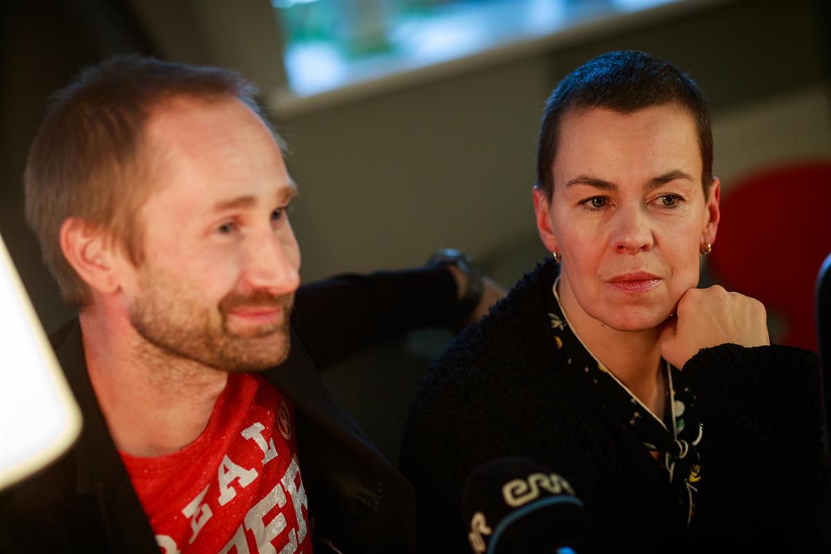 Pealelend  – Ene-Liis Semper, „Nüüd võib sellest rääkida“ autor, lavastaja ja kunstnik