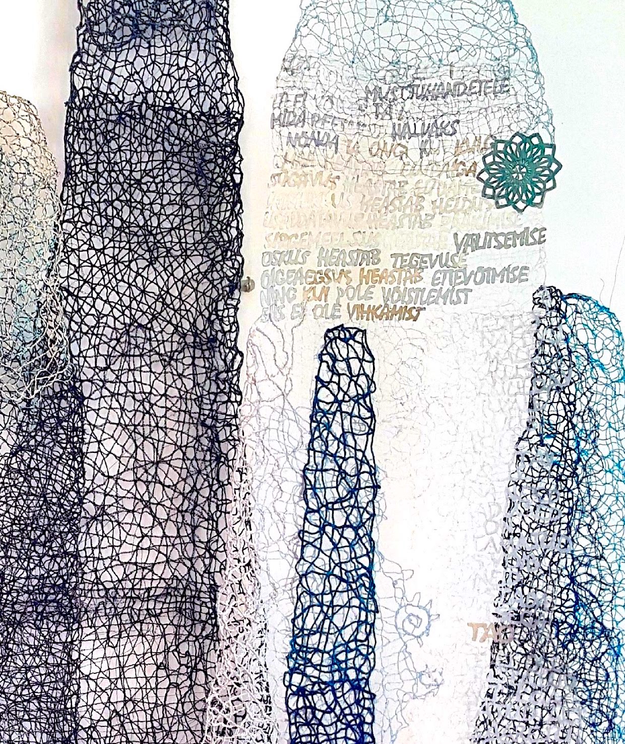 Hop galeriis avatakse tekstiilikunstnik Aune Taamali näitus “Tigu, kes ronib Fuji mäele, aeglaselt…”