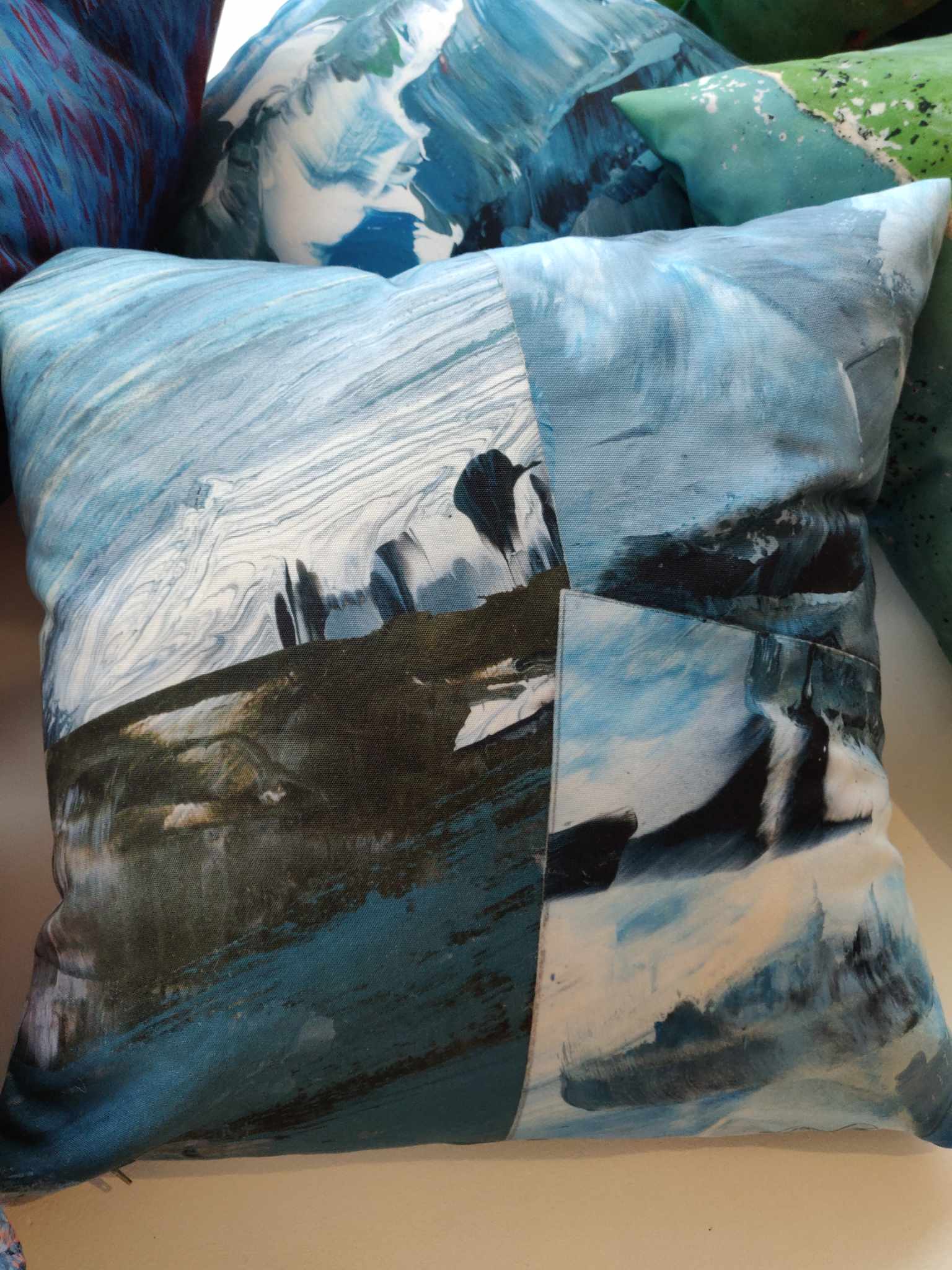 Padjanäitus „Talveunenägu“ galerii Kunstiaken näituseaknal