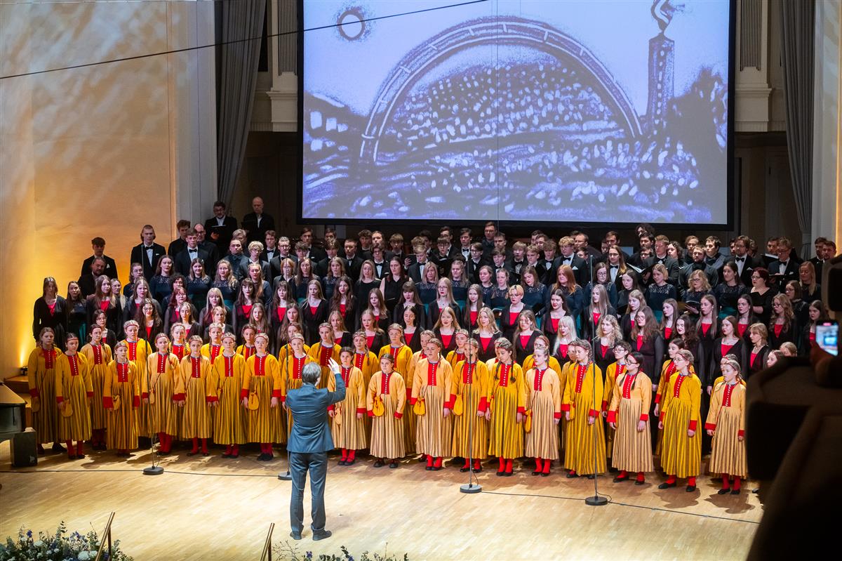 Laulupeoga ühte sammu käies