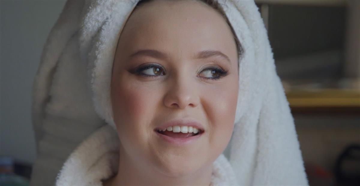 Isikup&auml;rane laulja keskp&auml;rase filmi teenistuses