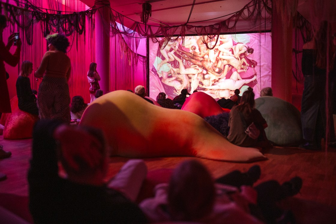 Kumu kunstimuuseum tähistab oma 18. sünnipäeva ekskursioonide festivaliga