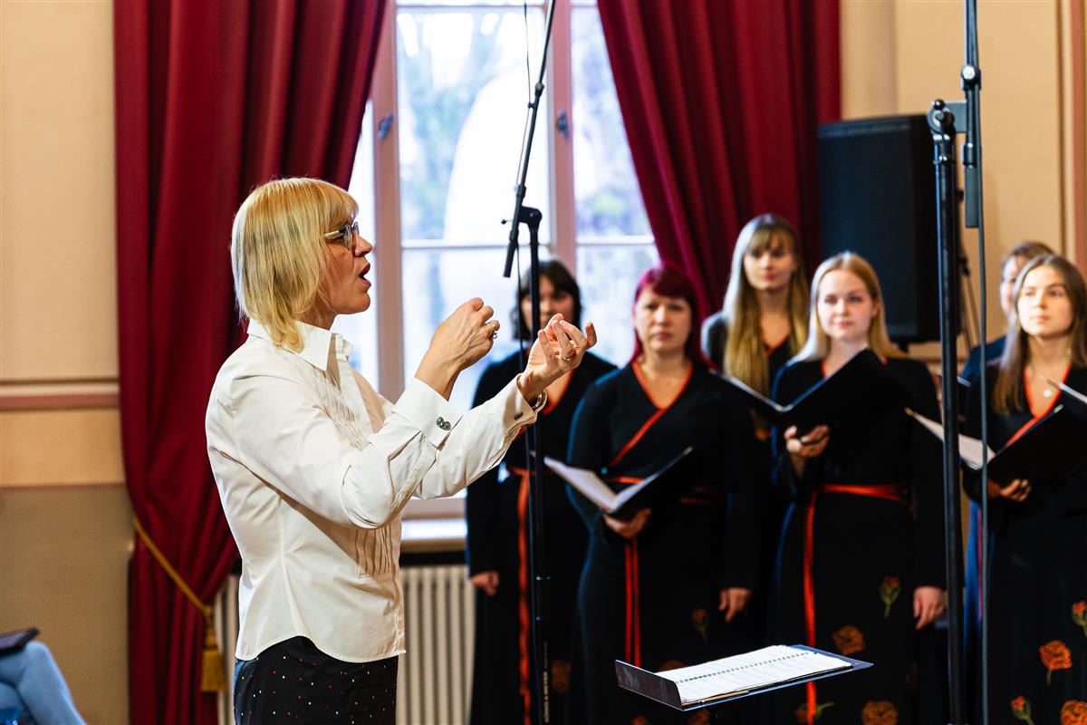 Kammerkoorid lustisid suvepealinnas v&otilde;idu
