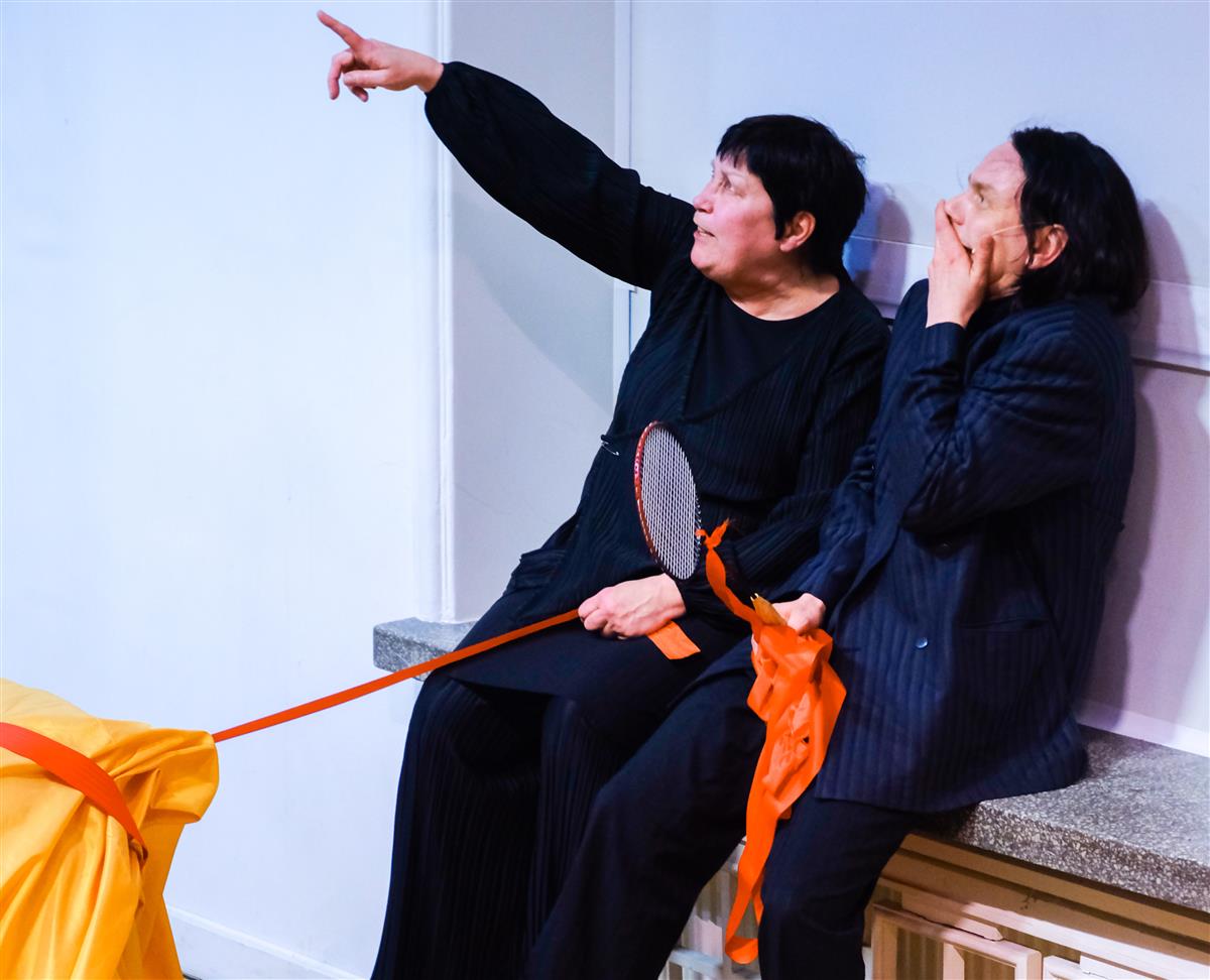 Maailm avaneb sulgudes