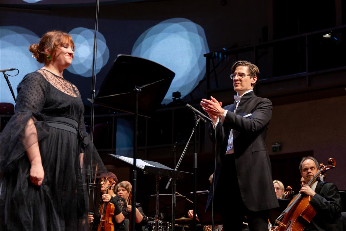 PLO trügib suurele lavale