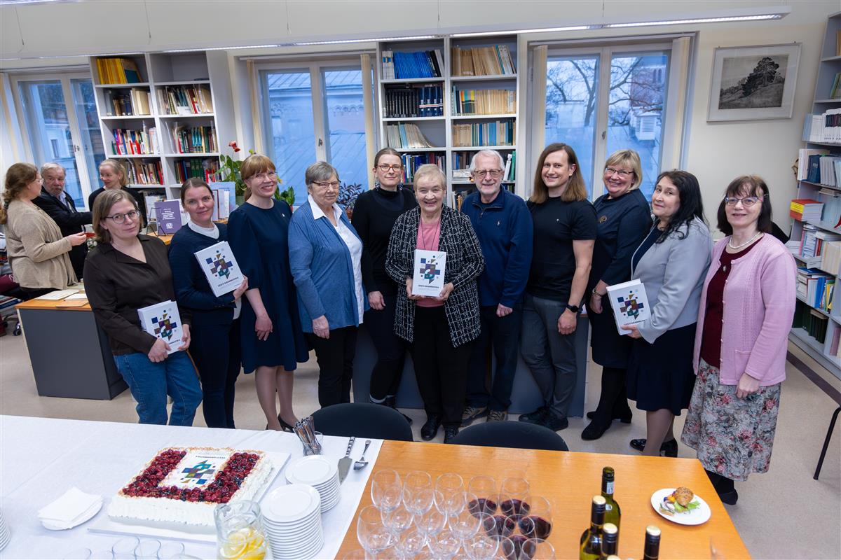 Tuhat lehekülge eesti grammatikat