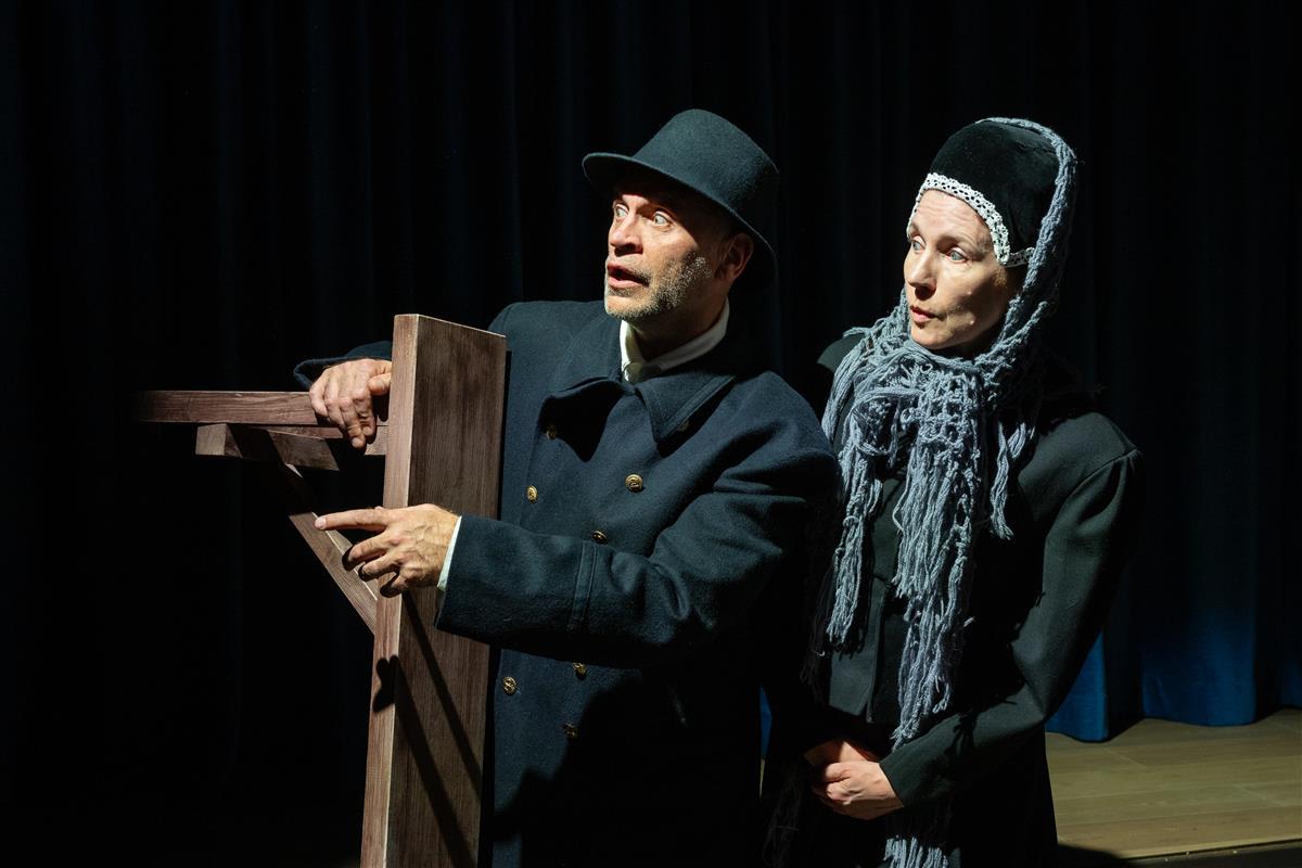 Pidulauas jääb kaks tooli tühjaks