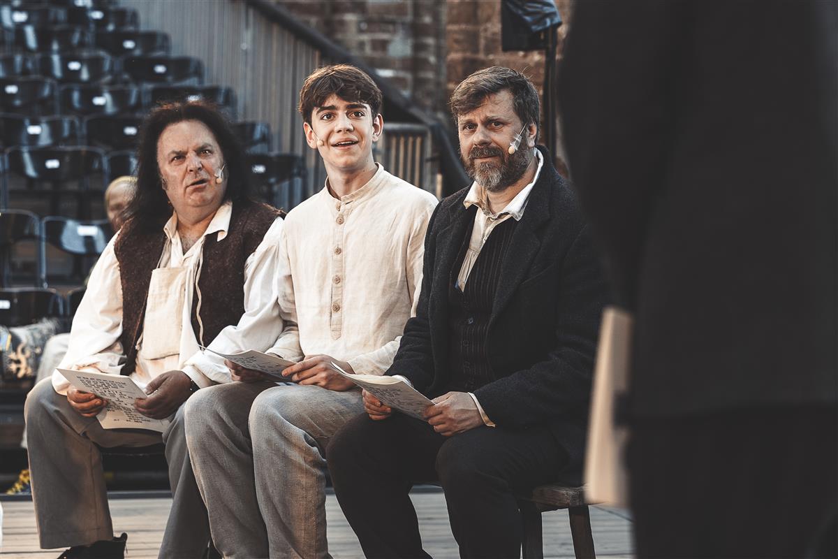 K&auml;su Hans kirjandustraditsioonide murdepunktis