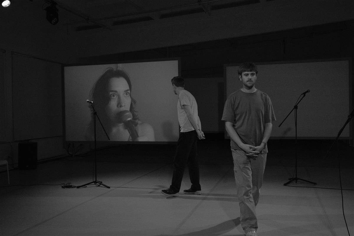 Sõpruse pindmised melanhoolsed keerdkäigud