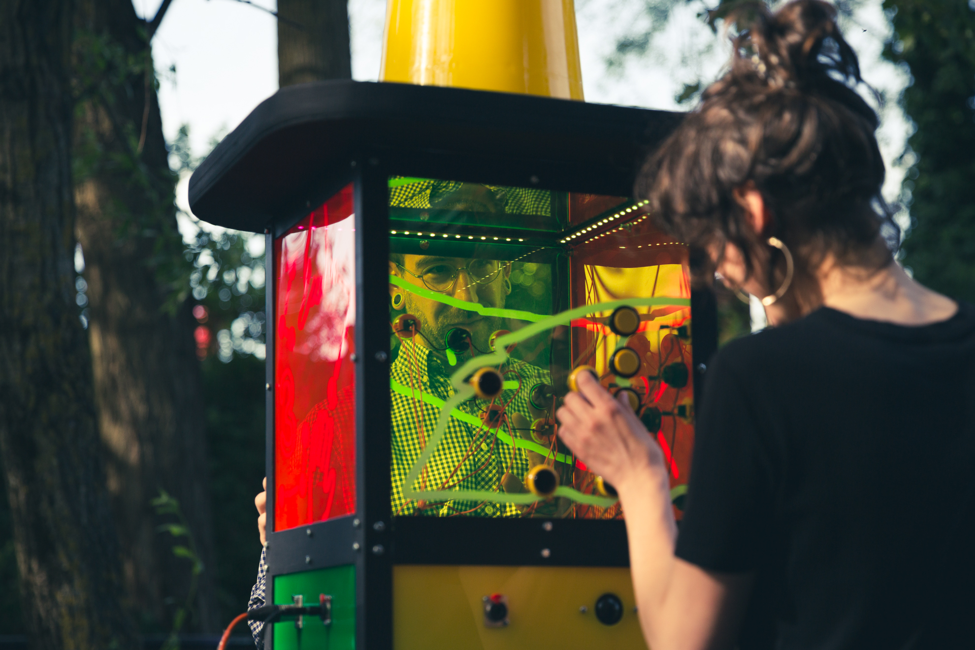 25 kunstniku looming moodustab Tartu Aparaaditehasesse superorganismi