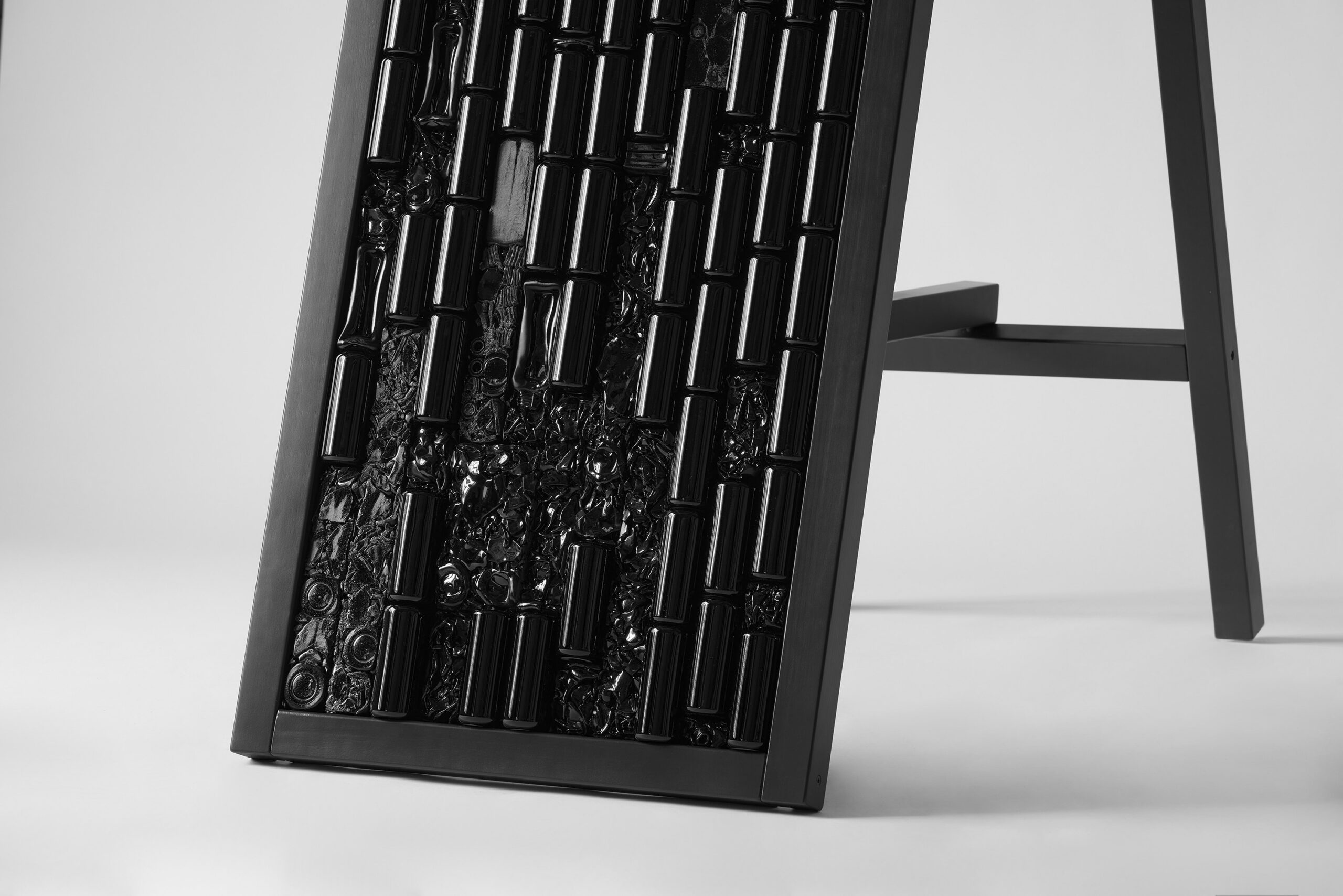 Tiina Sarapu  näitus  “Tume maa” HOP galeriis