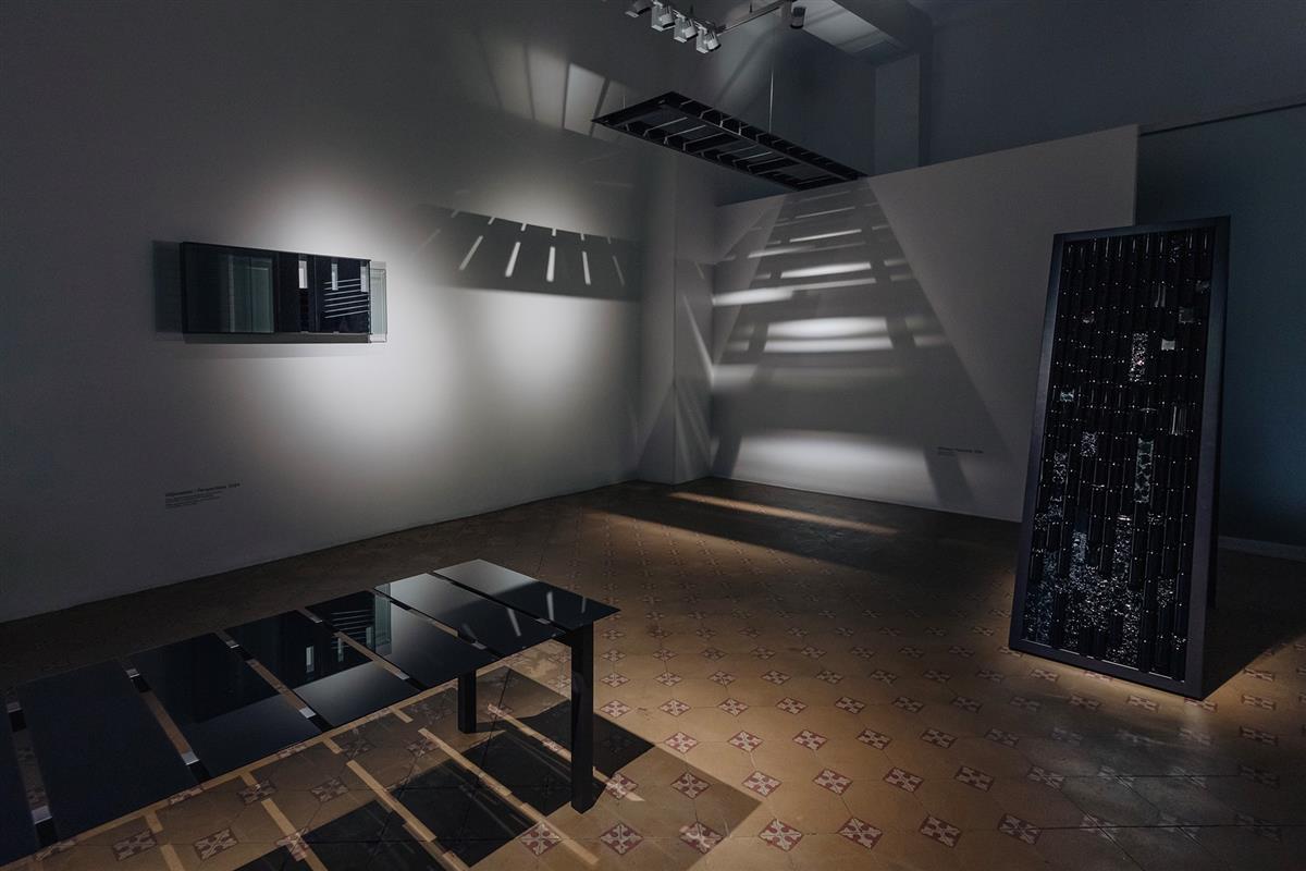 Klaasin&auml;itus kolmes vaatuses