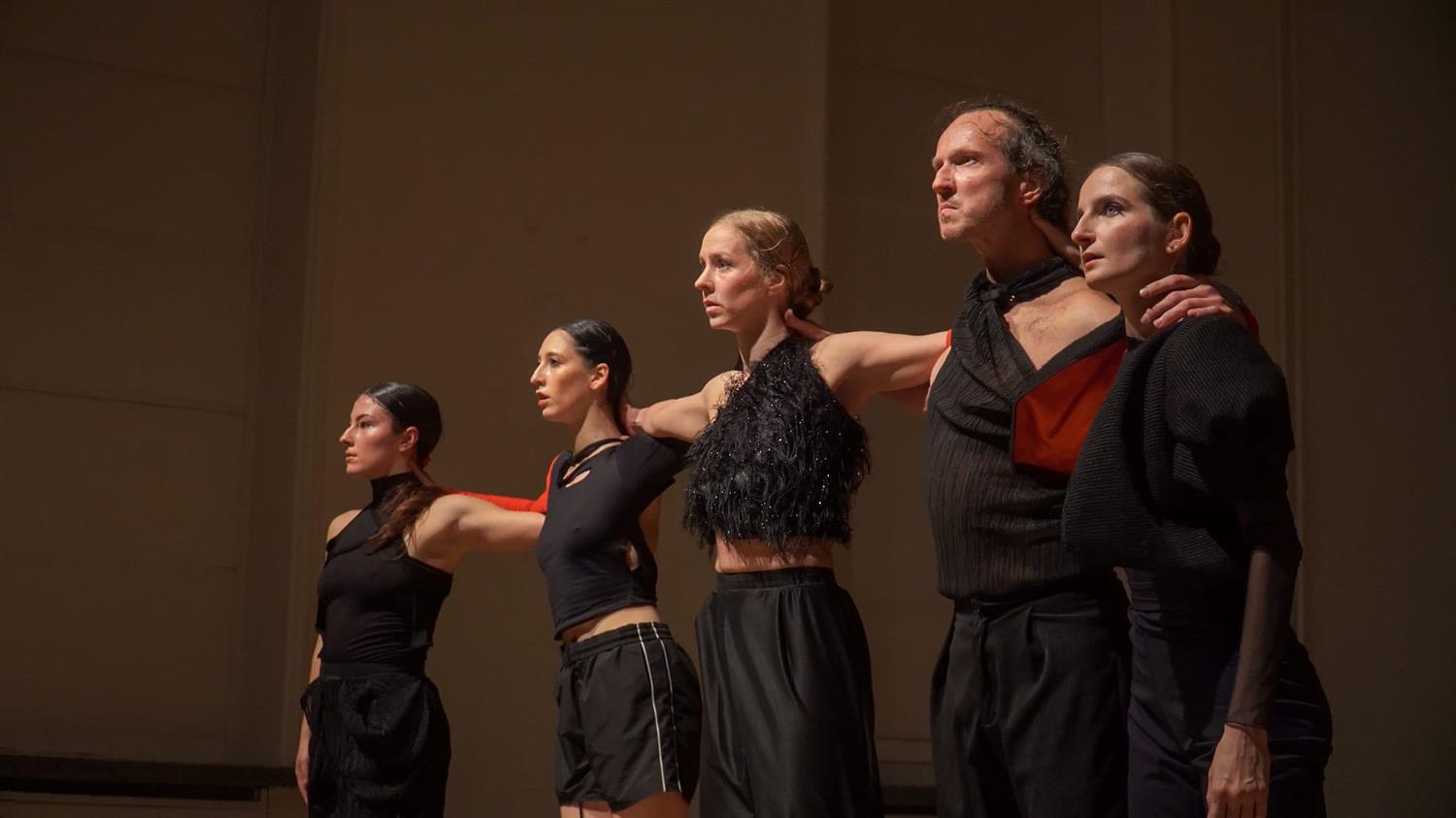 Tantsuteatri Fine 5 performatiivne pööre