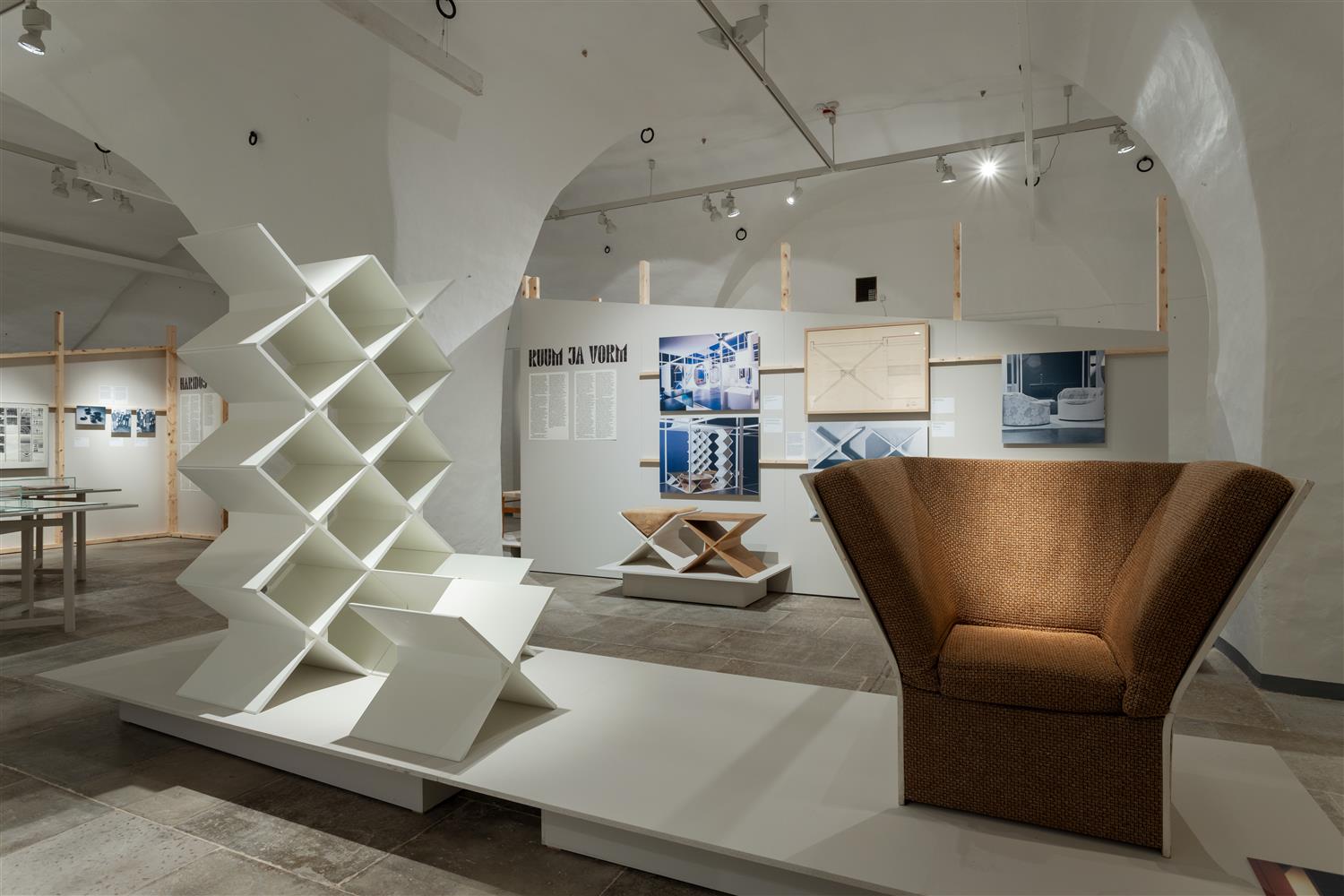 Modernistlik ruumikultuur ja disaineri vormimine