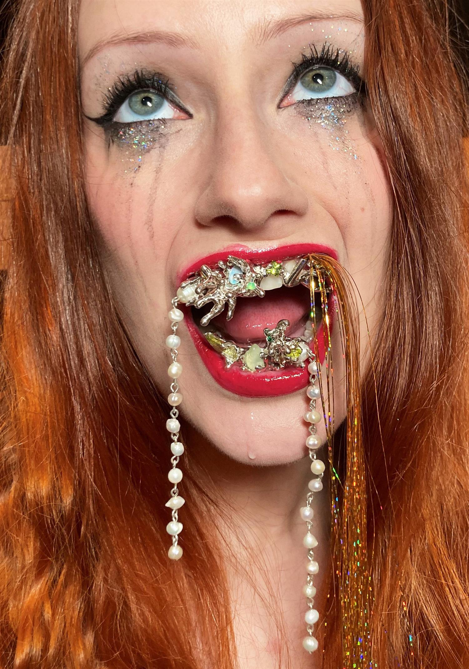 Posthumanistlik am&ouml;&ouml;b mullases peoruumis ehk Disaini sakraal-profaanne h&uuml;perpopipidu