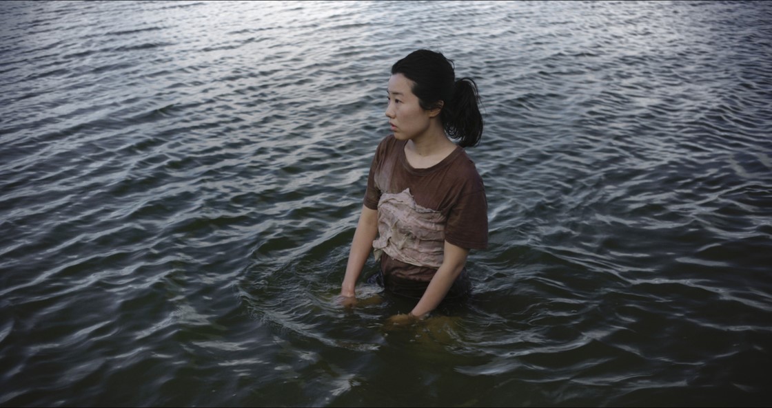 Kumu näitus „Nad hakkasid kõnelema“ käsitleb keha ja keskkonna põimitust