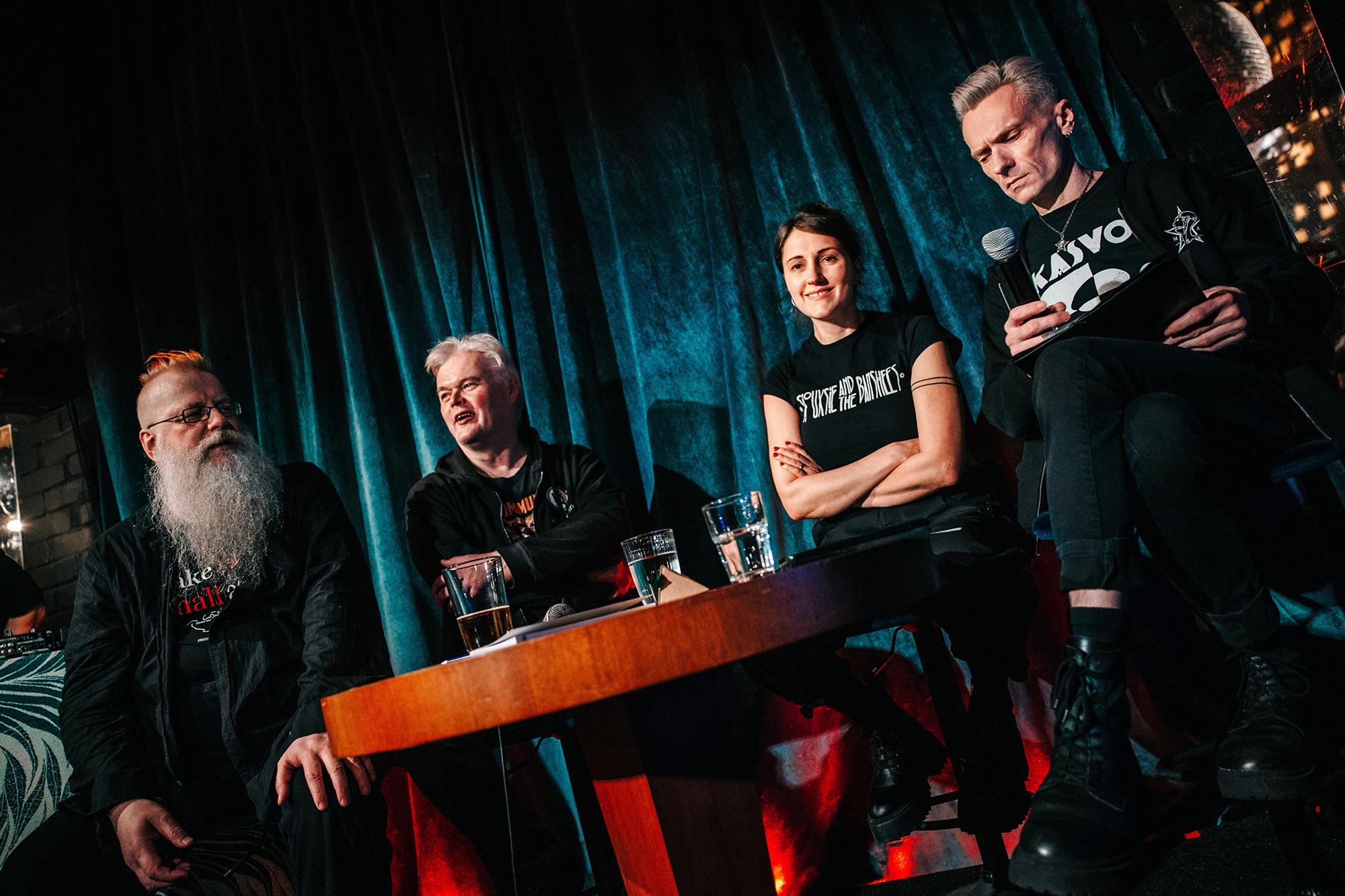 J.M.K.E. album kui ajalooõpik