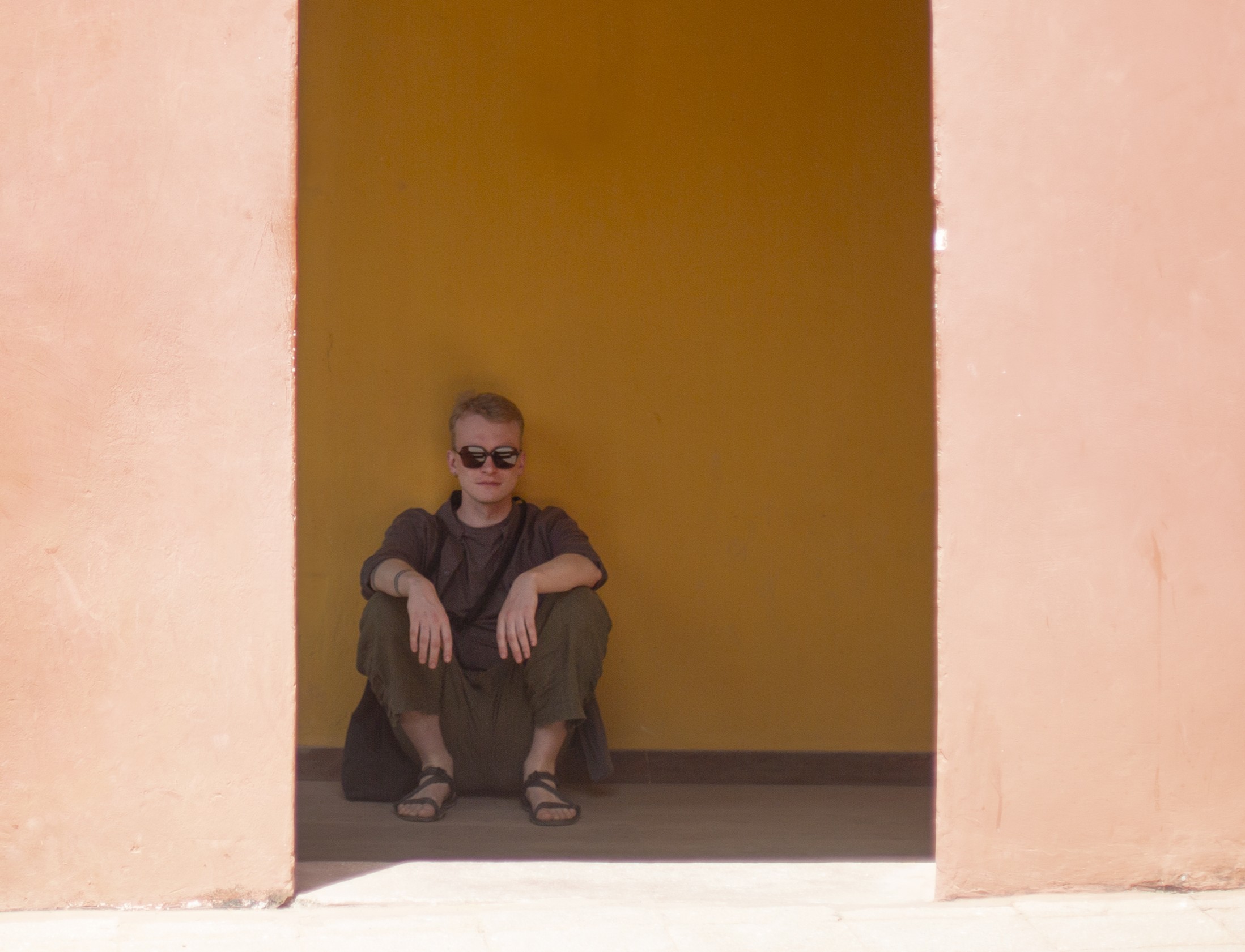 Heisake must lipp me riiulil&nbsp;