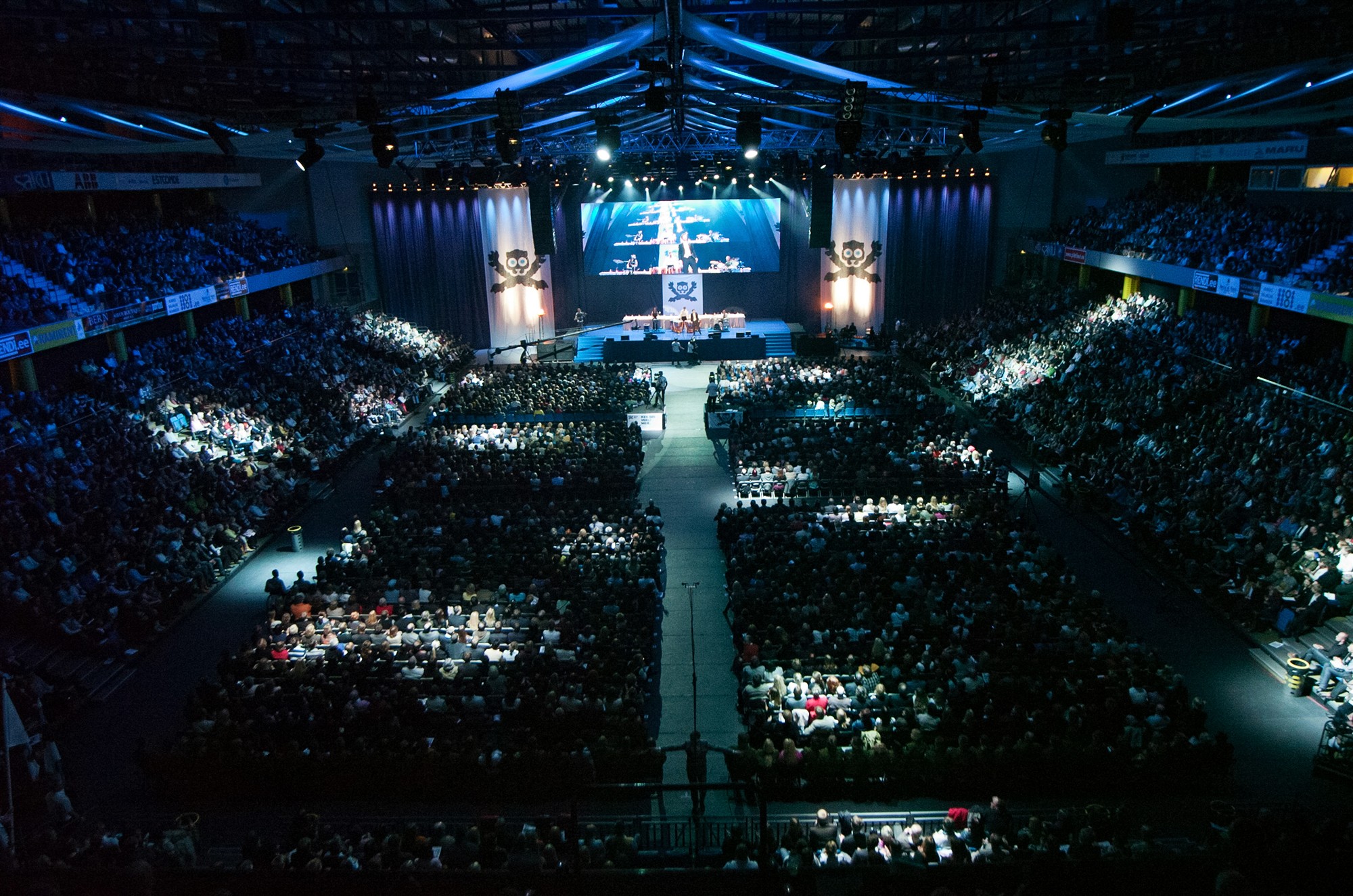 Teater, mis p&uuml;&uuml;dis maailma muuta