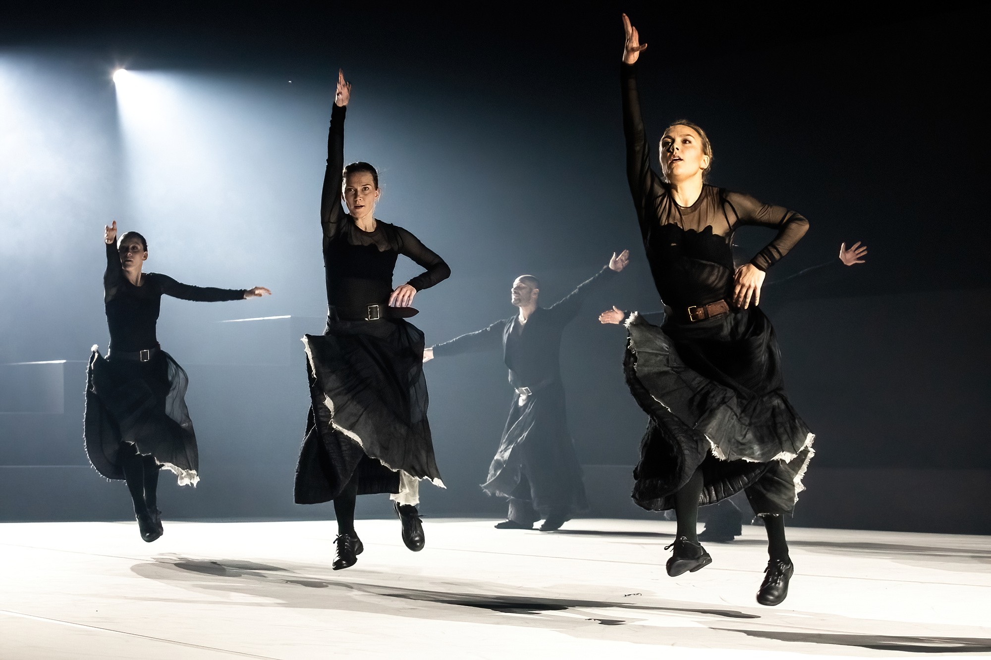 Tero Saarineni „Laenatud valgus“ – eleegia kadunud maailmale