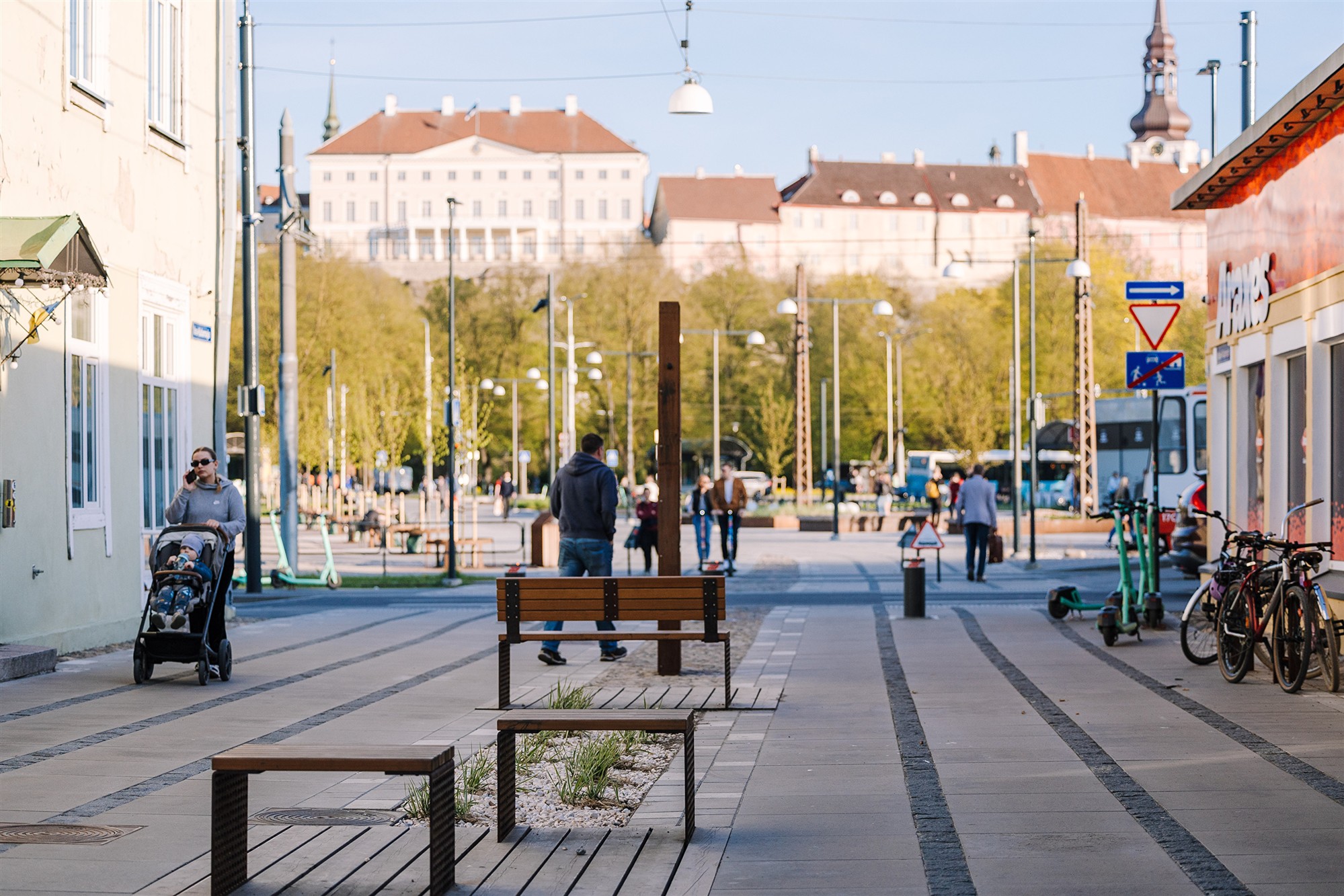 Kas elu kaubanduskeskustes on t&auml;navaelu surm?