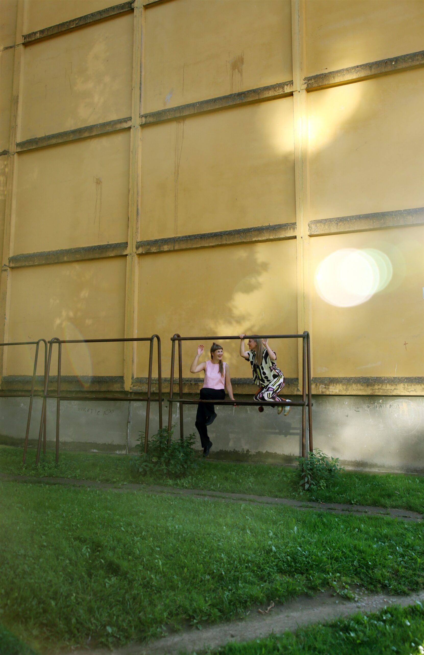 Pealelend – Marie Valgre ja Kadri Lind – linnafestivali „Uit“ korraldajad ja kuraatorid