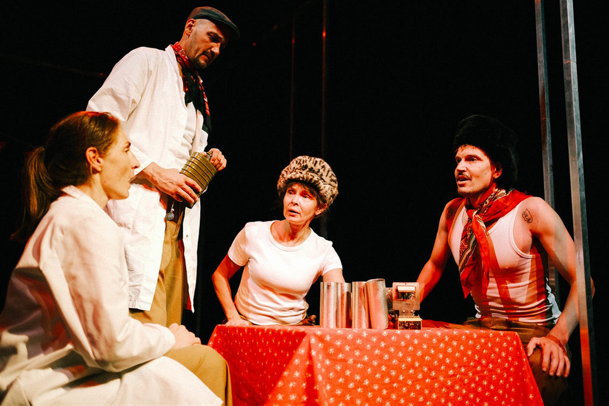 Sisekliimat mõõtes. Kaks dokumentaal­lavastust Ukrainast ja Narvast