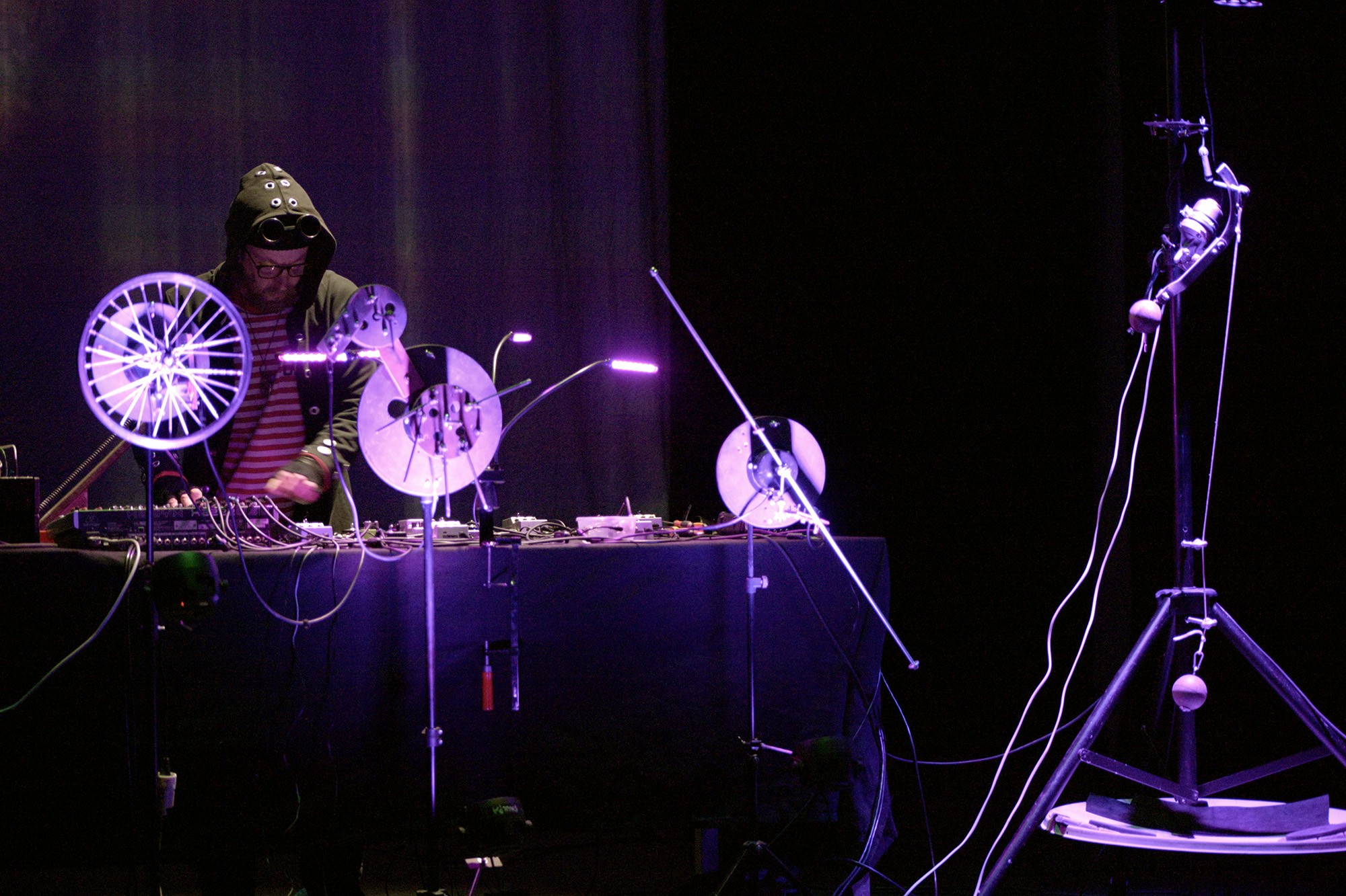 Kompromissitu ja heas mõttes veider